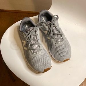 Classic vintage New balance 600 tennis shoes. Size 8 men’s